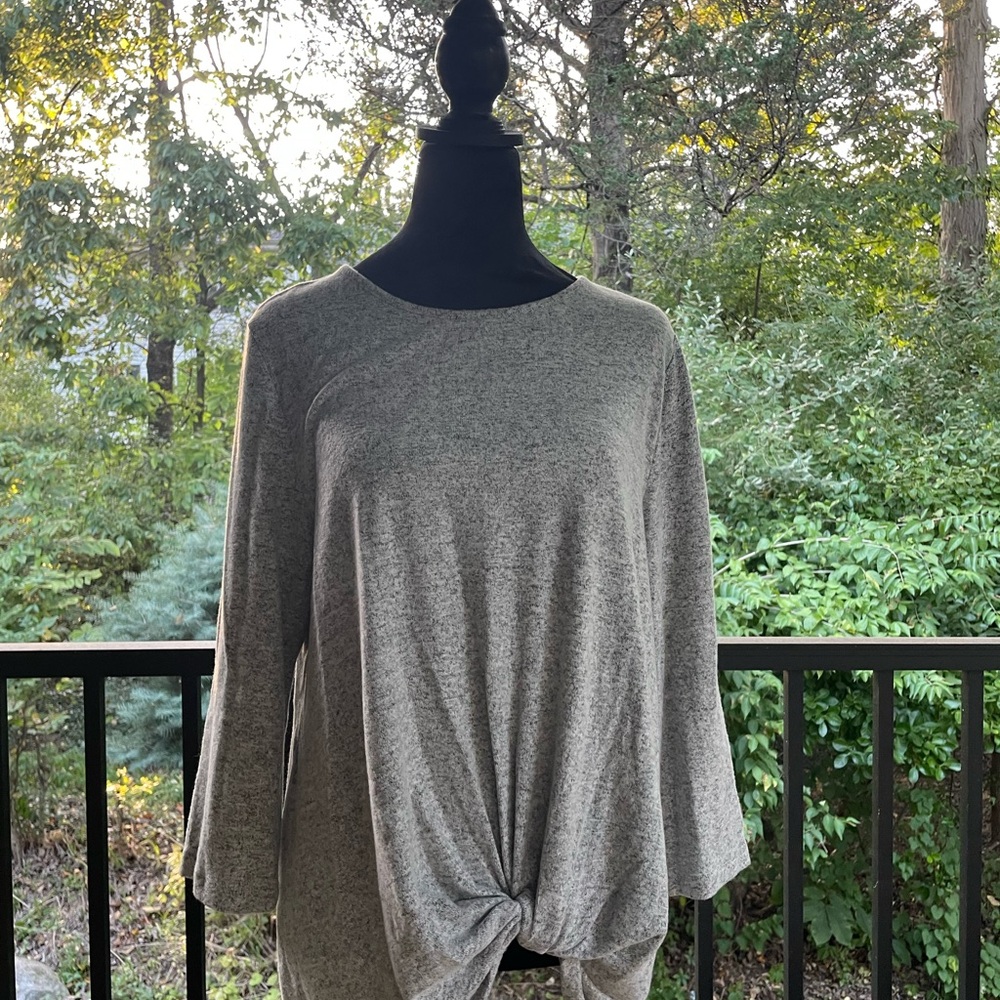 Market & Spruce Gray Knot Front Sweater